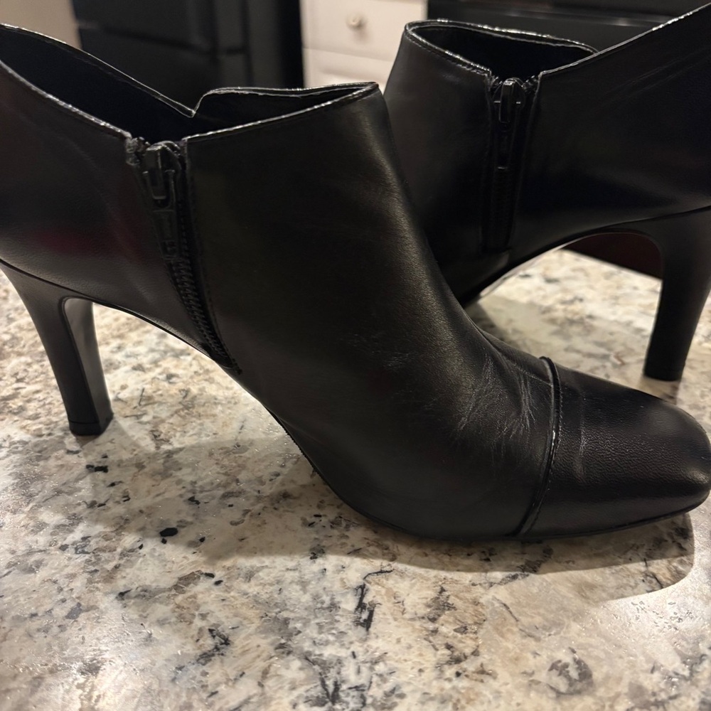 ANTONIO MELANI Sleek Black Ankle Booties